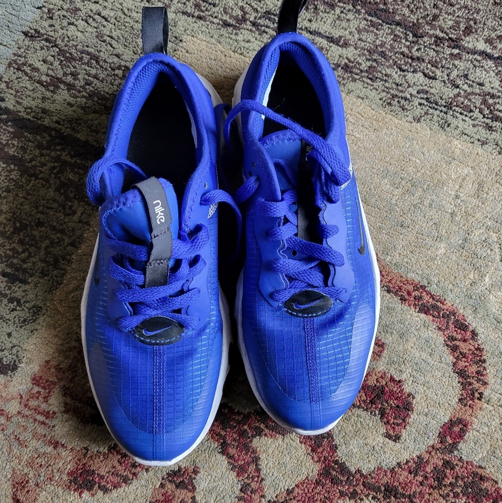boy's shoes in good condition